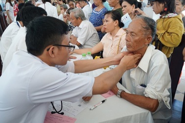 3.000 người được khám sàng lọc miễn phí bệnh đái tháo đường và bệnh lý tuyến giáp