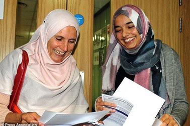 Nữ sinh đỗ ĐH điểm cao phải đứng làm bài thi tổng cộng... 24 tiếng