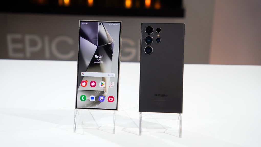 Galaxy S24 Ultra có thiết kế vuông vức, khá giống phong cách thiết kế của smartphone Sony (Ảnh: Thế Anh).