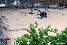 Nhiều sông lớn vỡ bờ, hàng chục thành phố Trung Quốc ngập trong biển nước