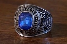 Mất chiếc nhẫn cách đây 47 năm, bất ngờ tìm thấy cách nơi sinh sống 6000 km