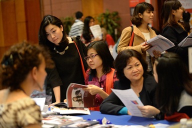 Cha mẹ có nên “du học” cùng con?