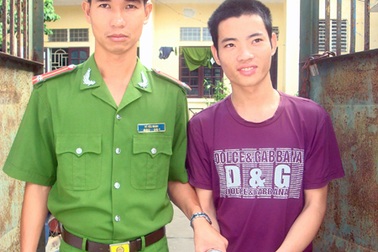 Lưu “đại ca” trốn vào… chum nước vẫn bị bắt