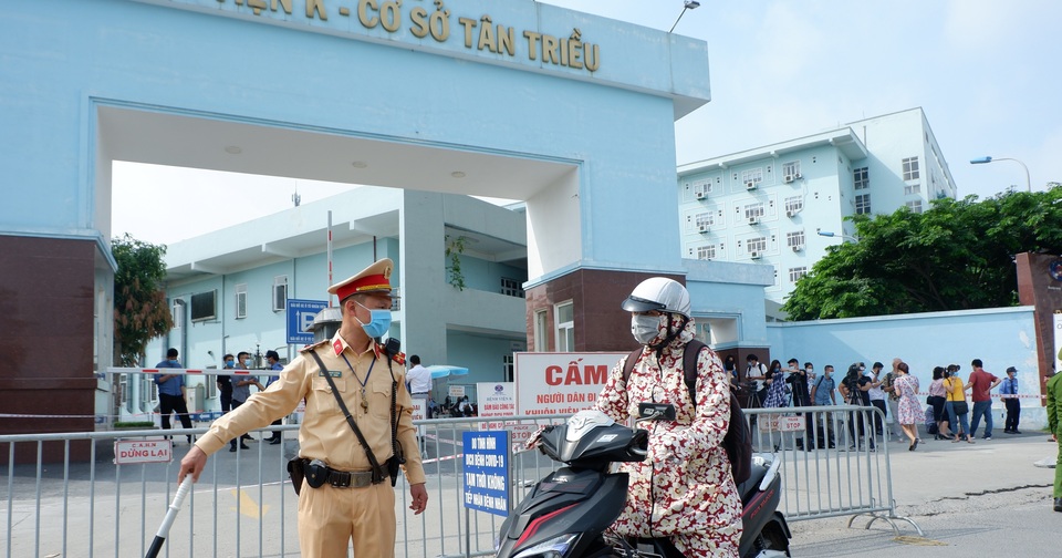 Covid-19 ồ ạt tấn công, 9 bệnh viện phải phong tỏa, cách ly y tế - 1 Covid-19 ồ ạt tấn công, 9 bệnh viện phải phong tỏa, cách ly y tế - 1
