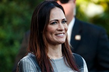 Ông Trump chọn trợ lý thân cận của vợ làm thư ký báo chí Nhà Trắng