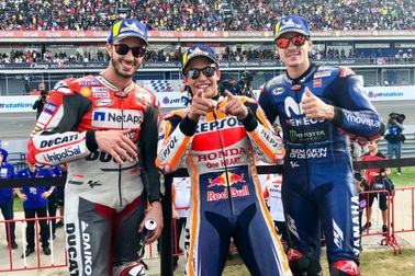Đánh bại ở Dovizioso ở góc cua cuối cùng, Marquez là tay đua đầu tiên chiến thắng tại ThailandGP