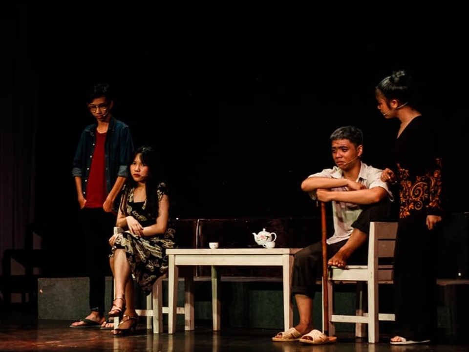 Nữ sinh 17 tuổi gây sửng sốt khi chọn lối đi... cải lương - 6