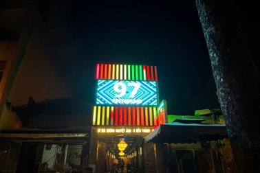 Truy nã quản lý nhà hàng môi giới tiếp viên bán dâm ở TPHCM