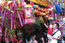 Trung thu về trên phố Hàng Mã 