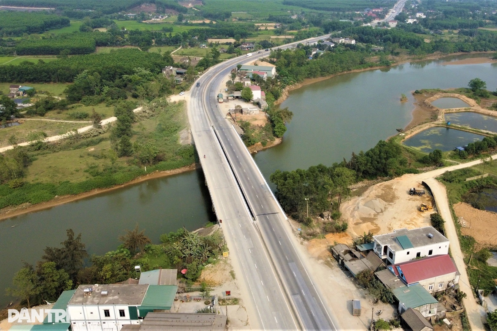 Cây cầu chống nạng gỗ trên quốc lộ 1A giờ ra sao? - 1