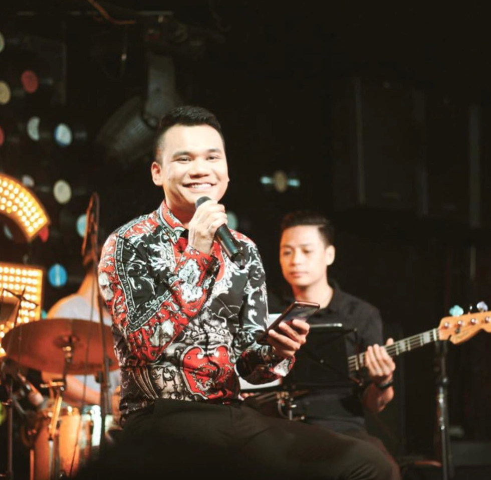 Khắc Việt: Từ quá khứ ăn mì tôm sống chạy show đến ông trùm bất động sản - 2 Khắc Việt: Từ quá khứ ăn mì tôm sống chạy show đến ông trùm bất động sản - 2