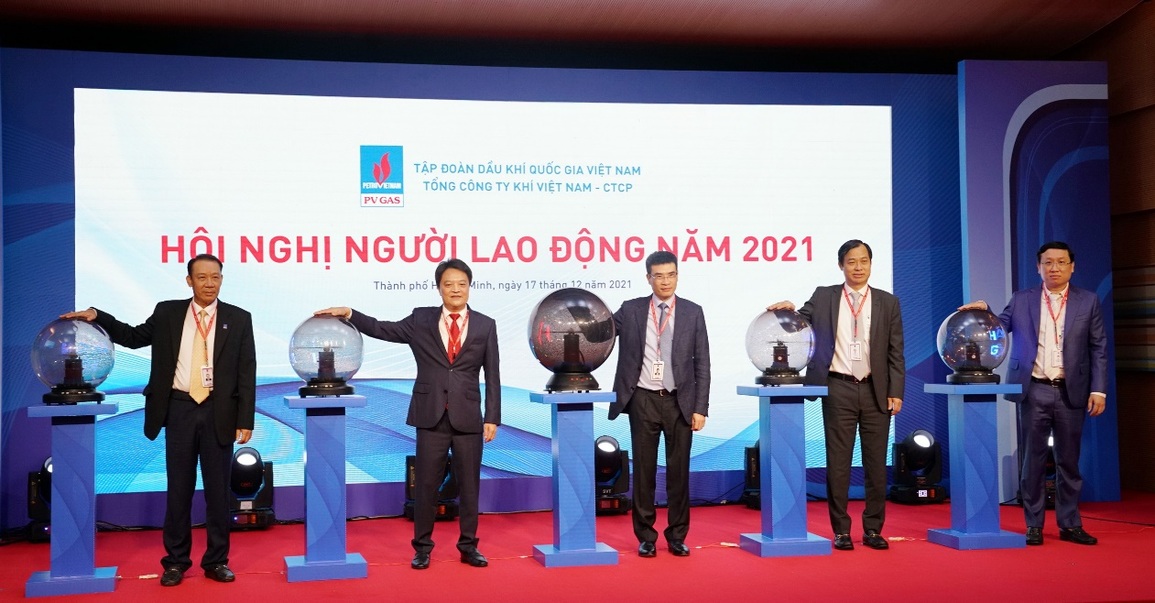 Lan tỏa những giá trị tốt đẹp, nghĩa tình trong toàn thể cán bộ, công nhân viên người lao động của Tập đoàn Dầu khí Việt Nam - 2 Lan tỏa những giá trị tốt đẹp, nghĩa tình trong toàn thể cán bộ, công nhân viên người lao động của Tập đoàn Dầu khí Việt Nam - 2