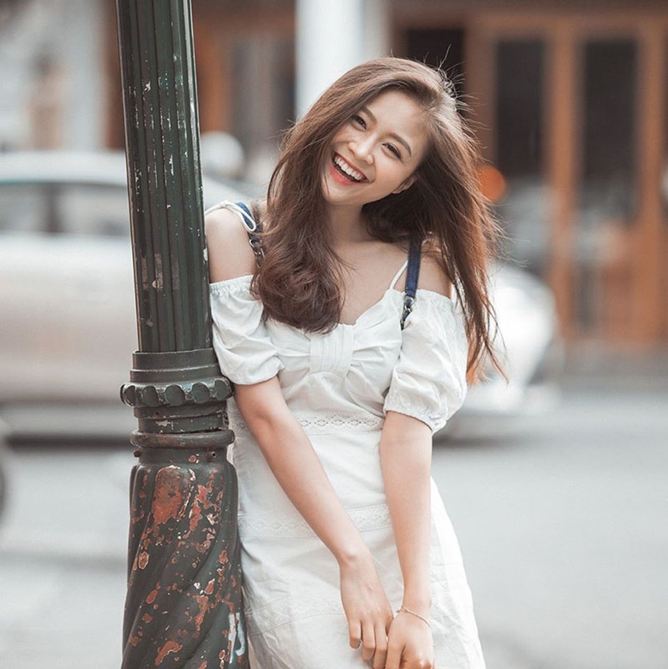 Hot girl Ngoại thương chuẩn “con nhà người ta”: Xinh đẹp, lại học giỏi - 4 Hot girl Ngoại thương chuẩn “con nhà người ta”: Xinh đẹp, lại học giỏi - 4