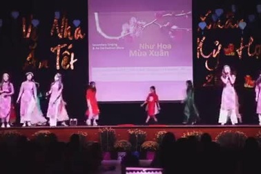 Con gái MC Quyền Linh tự tin làm vedette