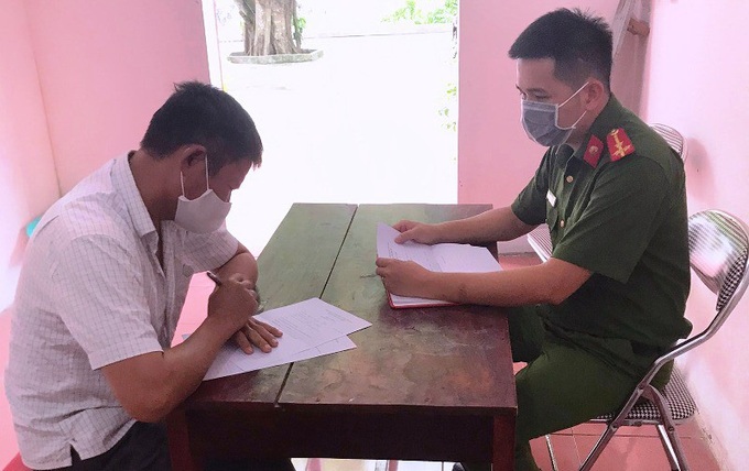 Nghệ An: 2 người đàn ông bị phạt vì tự ý rời nơi cách ly - Ảnh 1. Nghệ An: 2 người đàn ông bị phạt vì tự ý rời nơi cách ly - Ảnh 1.