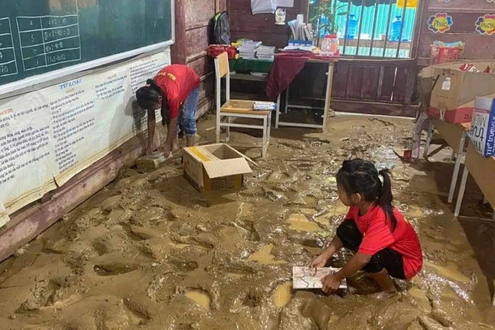 Lũ quét bất ngờ, hàng trăm học sinh phải nghỉ học - 2 Lũ quét bất ngờ, hàng trăm học sinh phải nghỉ học - 2