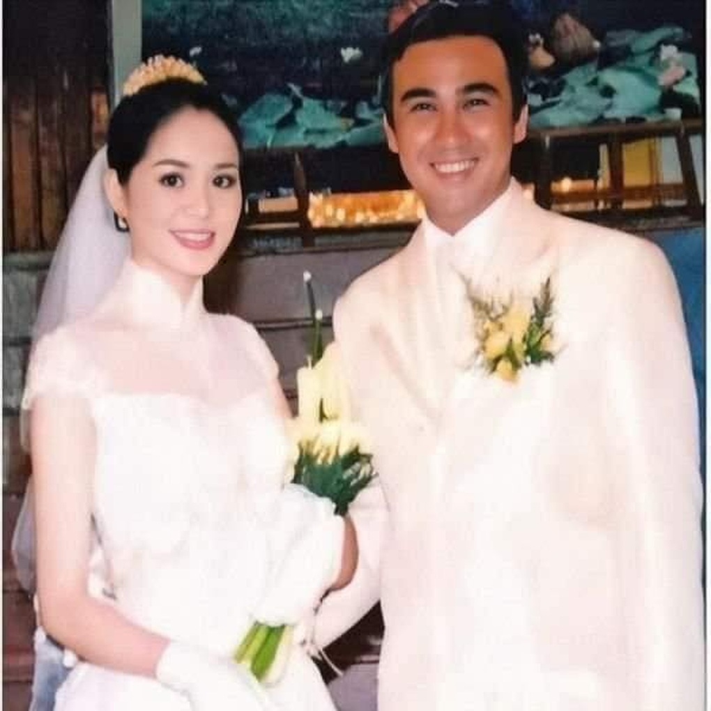 Ảnh Quyền Linh đạp xích lô đón dâu cách đây 17 năm bất ngờ gây bão - 3 Ảnh Quyền Linh đạp xích lô đón dâu cách đây 17 năm bất ngờ gây bão - 3