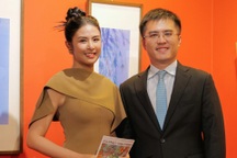 Ngọc Hân rạng ngời bên ông xã trong triển lãm tranh tại Đà Lạt