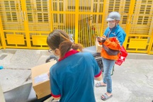 Giá cước vận chuyển ở TPHCM tăng đột biến, giao cái bánh hết 250.000 đồng