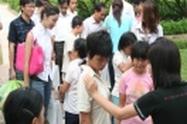 Hotgirl Linh 3B, Hạnh Sino làm từ thiện cùng Ongame