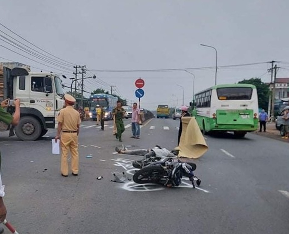 Truy tìm xe ô tô tông chết người rồi bỏ đi - 1 Truy tìm xe ô tô tông chết người rồi bỏ đi - 1
