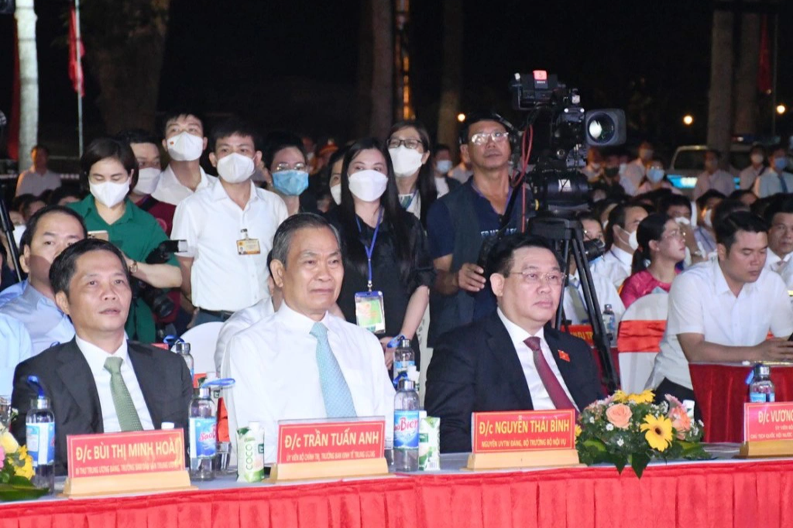 Chủ tịch Quốc hội nêu 6 vấn đề trọng tâm để phát triển Trà Vinh - 1 Chủ tịch Quốc hội nêu 6 vấn đề trọng tâm để phát triển Trà Vinh - 1