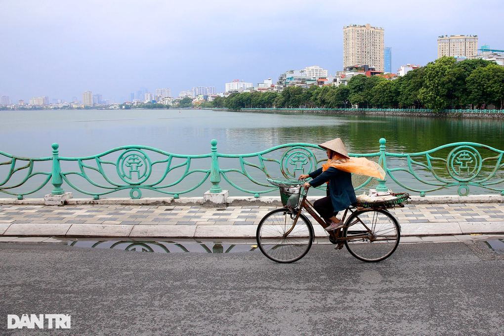 Việc quản lý khai thác hồ Tây từ 7 sở, ngành sẽ thu về một mối - 1 Việc quản lý khai thác hồ Tây từ 7 sở, ngành sẽ thu về một mối - 1