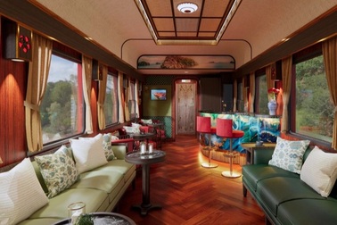 Bên trong toa tàu "quý tộc", đưa khách từ Hà Nội đến Hải Phòng