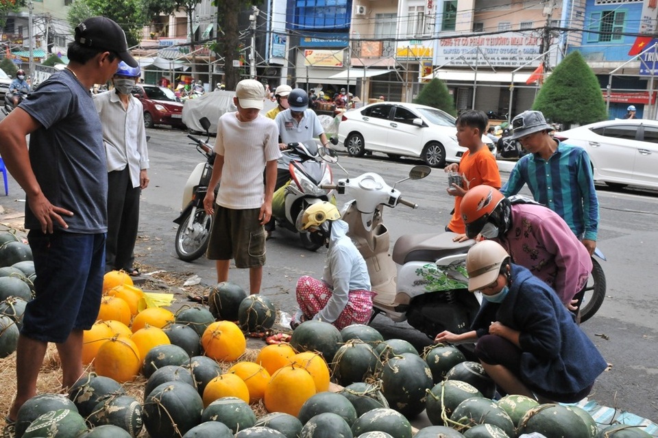 Hối hả chở Xuân về nhà ngày 30 Tết - 15 Hối hả chở Xuân về nhà ngày 30 Tết - 15