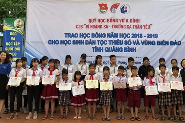 Tiếp tục trao 115 suất học bổng cho học sinh nghèo Quảng Bình