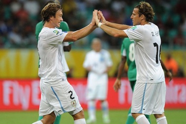 Forlan lập công giúp Uruguay đánh bại Nigeria