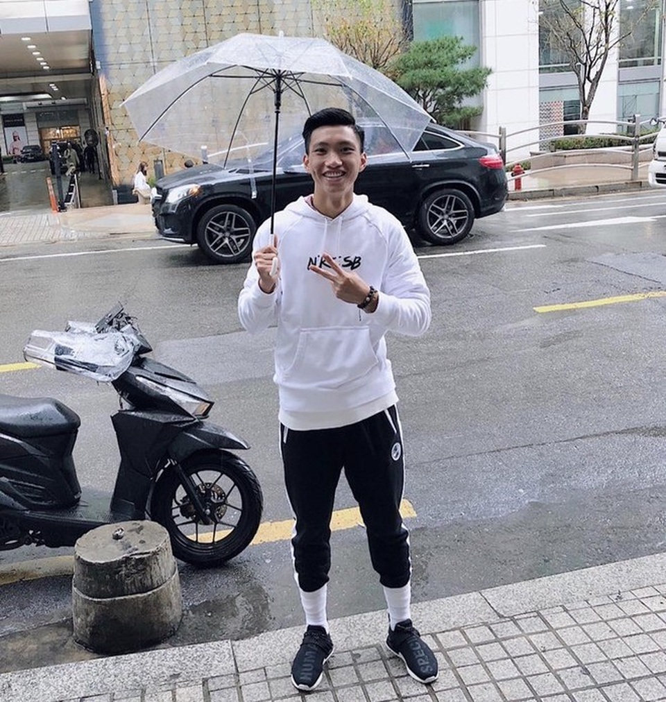 Đoàn Văn Hậu ngày càng lột xác với hàng hiệu, thần thái không kém người mẫu - 17 Đoàn Văn Hậu ngày càng lột xác với hàng hiệu, thần thái không kém người mẫu - 17