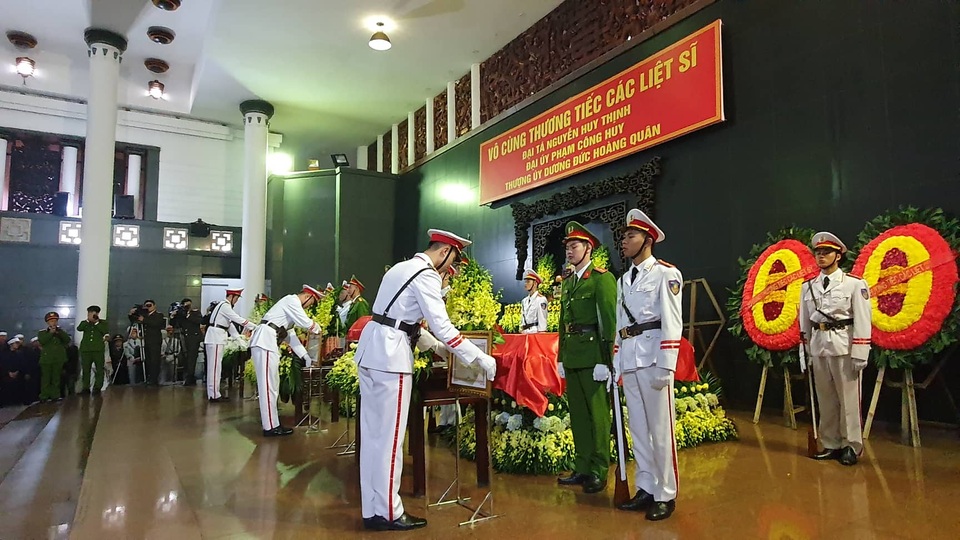 Thủ tướng viếng 3 liệt sĩ hy sinh ở Đồng Tâm - 42 Thủ tướng viếng 3 liệt sĩ hy sinh ở Đồng Tâm - 42