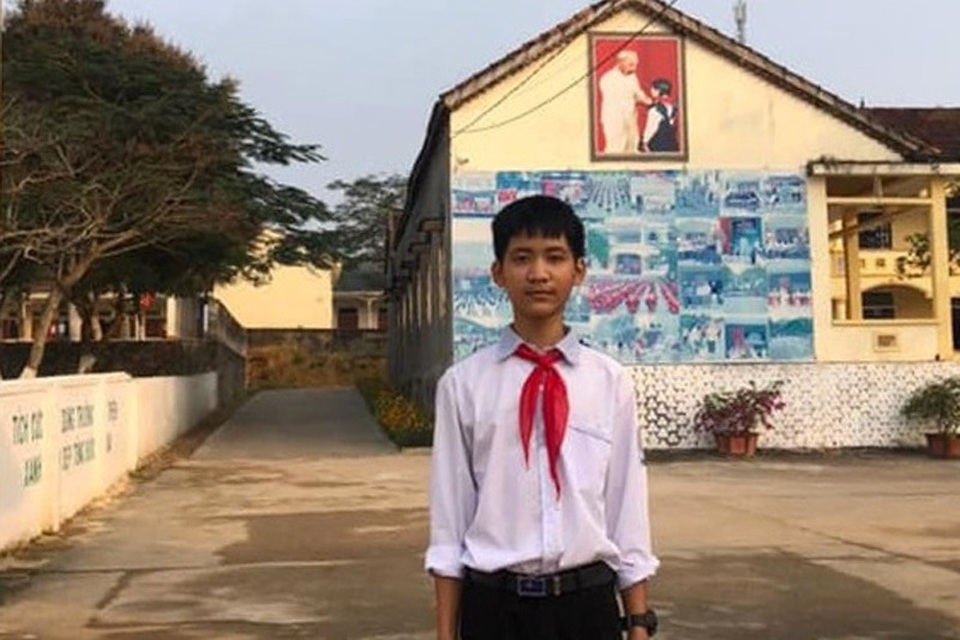 Tuyên dương học sinh nghèo nhặt được tiền trả lại cho khổ chủ - 2 Tuyên dương học sinh nghèo nhặt được tiền trả lại cho khổ chủ - 2