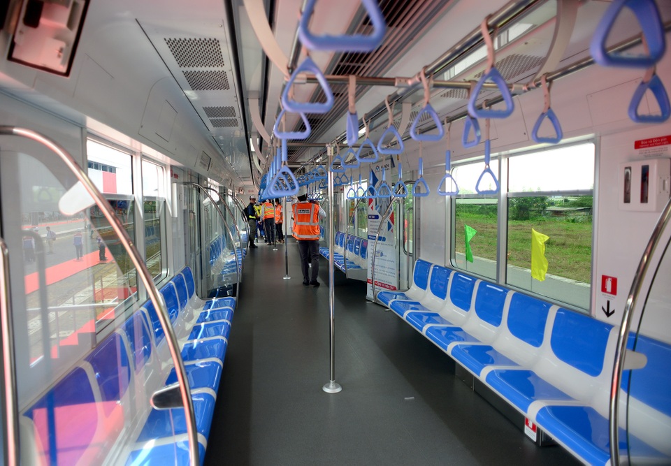 Tàu metro số 1.jpg Tàu metro số 1.jpg