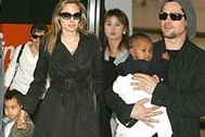 Angelina Jolie và Brad Pitt: Tình yêu trên từng cây số