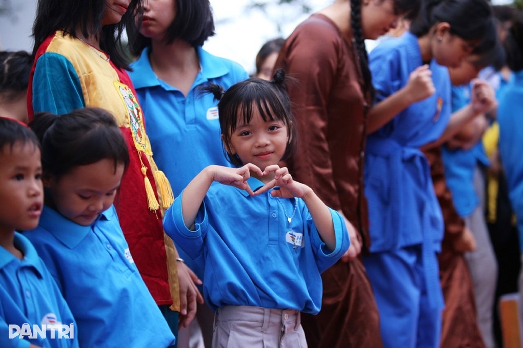 Chủ tịch nước Nguyễn Xuân Phúc dự khai giảng Trường Hy Vọng - 7 Chủ tịch nước Nguyễn Xuân Phúc dự khai giảng Trường Hy Vọng - 7