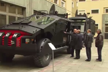 Ông Putin đích thân thị sát siêu xe bọc thép mới nhất