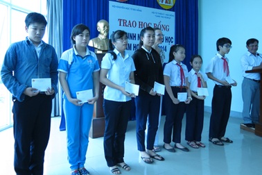 Đà Nẵng: Trao 72 suất học bổng đến học sinh nghèo hiếu học