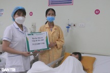 Chàng trai bị chấn thương sọ não nghẹn ngào đón nhận quà bạn đọc Dân trí