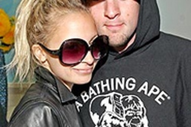 Joe Madden: “Nicole thích nhạc New Kids on the Block”