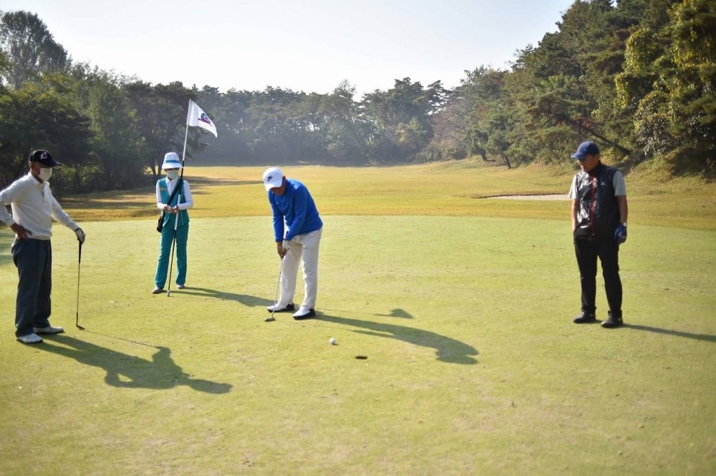 Triều Tiên mời người nước ngoài tới thủ đô thi đấu golf - 1 Triều Tiên mời người nước ngoài tới thủ đô thi đấu golf - 1