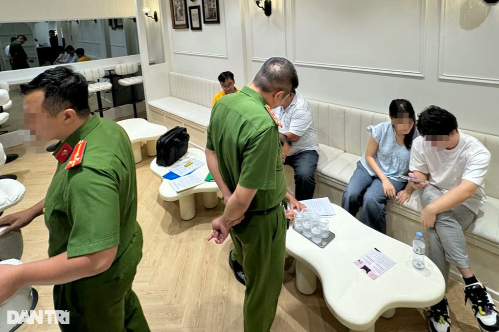 Bất ngờ về doanh thu của quán cà phê hẹn hò ở TPHCM trước khi bị kiểm tra - 1 Bất ngờ về doanh thu của quán cà phê hẹn hò ở TPHCM trước khi bị kiểm tra - 1