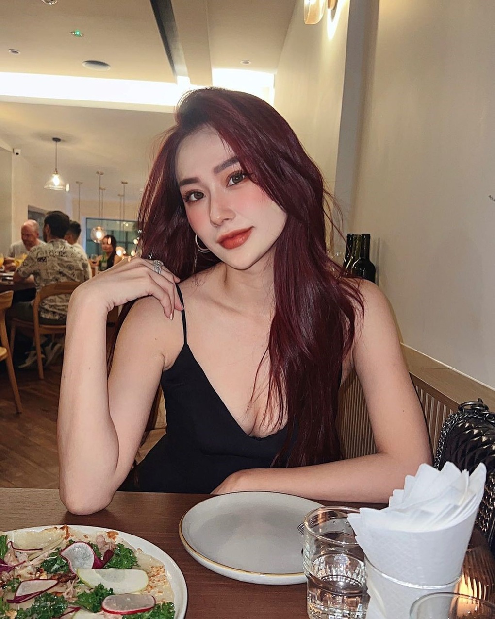 Bạn gái mới của cầu thủ Văn Thanh trông xinh đẹp, nóng bỏng - 2