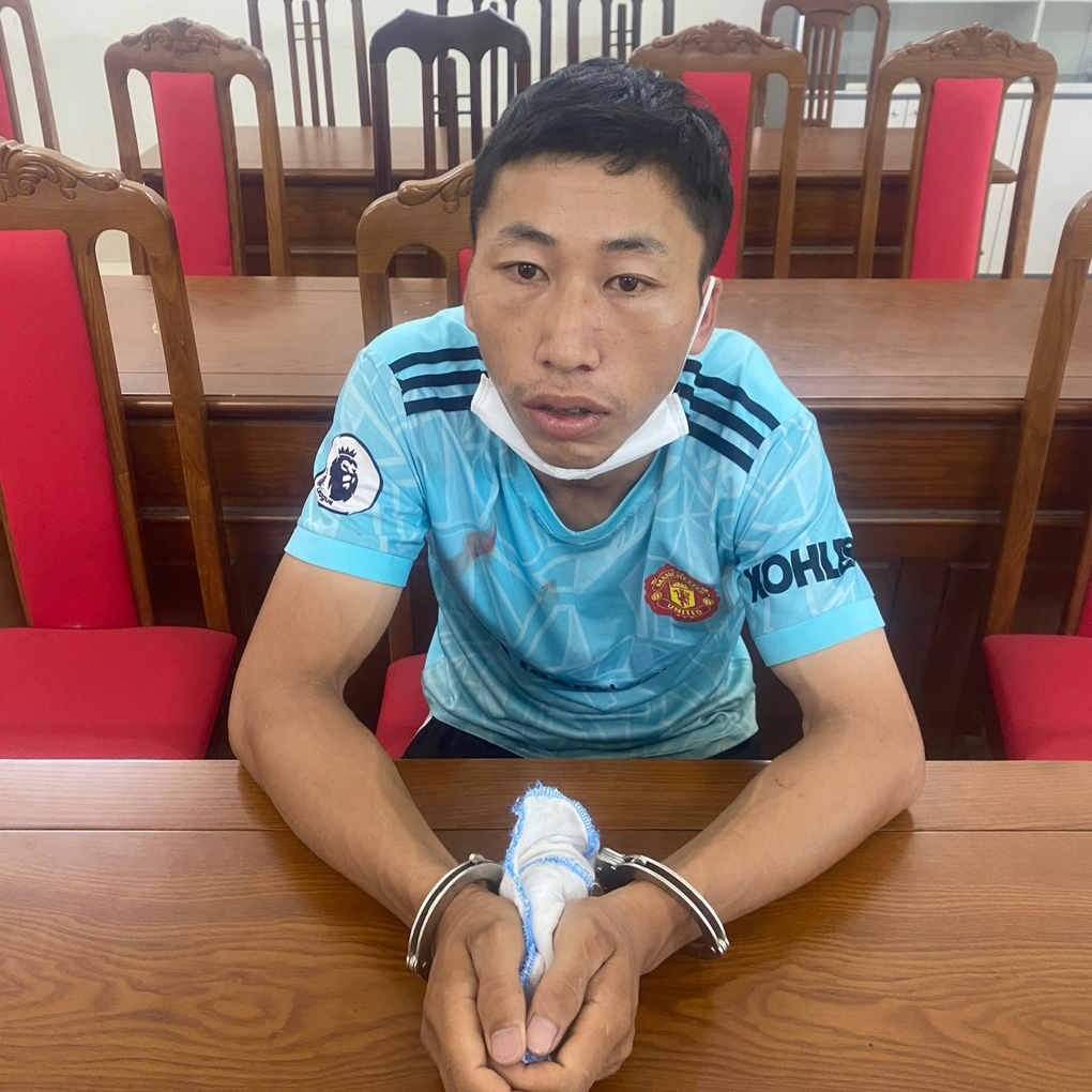Khởi tố người chém công an khi được vận động đi cai nghiện - 1 Khởi tố người chém công an khi được vận động đi cai nghiện - 1
