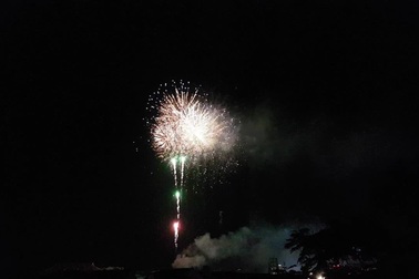 Pháo hoa rực sáng bầu trời Hội An kỷ niệm 10 năm thành lập