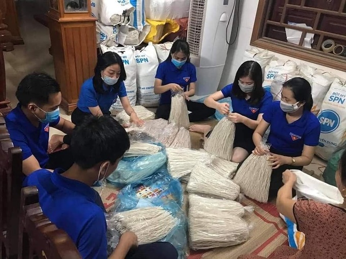 TP.HCM đã tiếp nhận tiền và hàng hơn 912,7 tỷ đồng ủng hộ Quỹ phòng, chống Covid-19 - Ảnh 1.