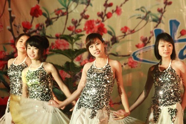 Dạ hội đa sắc màu chào năm mới của sinh viên Cảnh sát