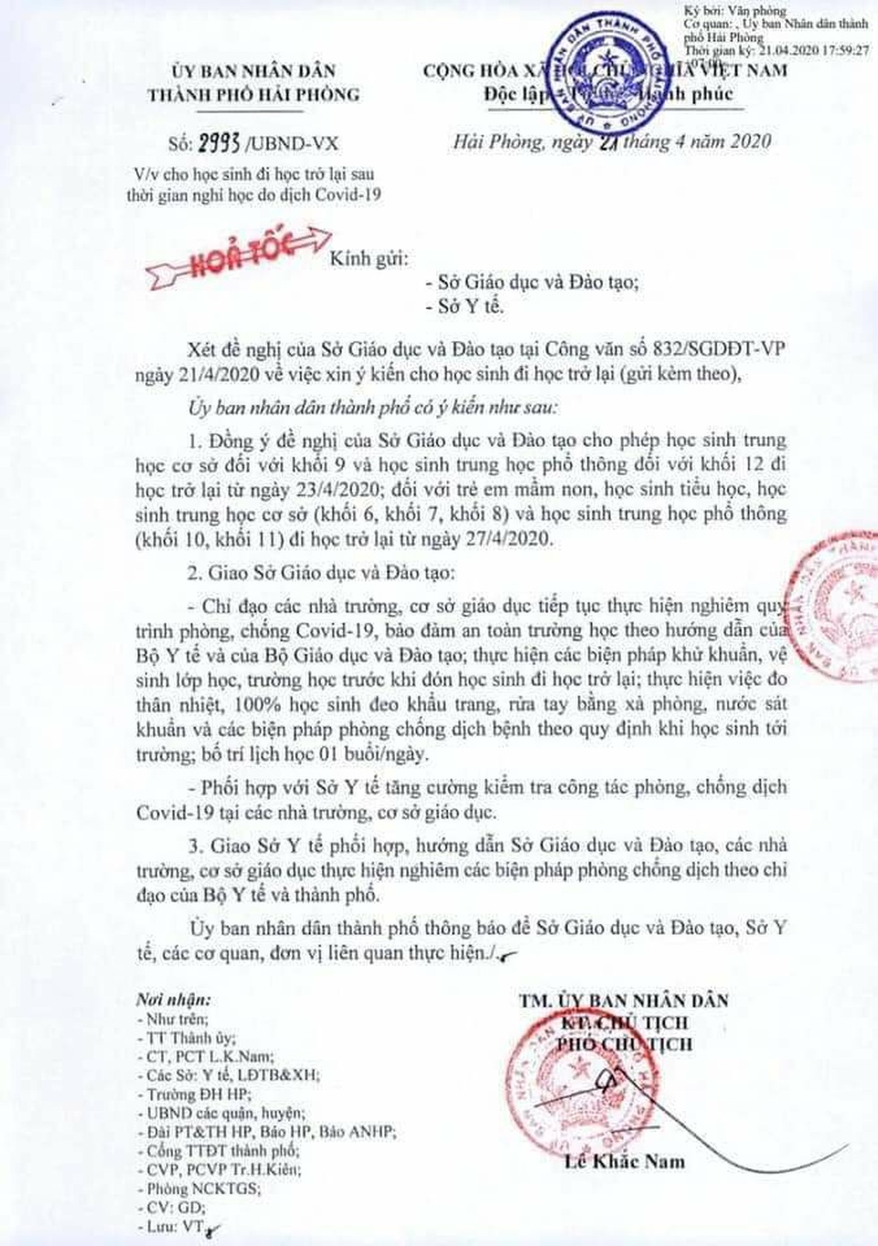 Nhiều tỉnh, thành cho học sinh khối 9, 12 đi học trở lại từ 22/4 - 1 Nhiều tỉnh, thành cho học sinh khối 9, 12 đi học trở lại từ 22/4 - 1