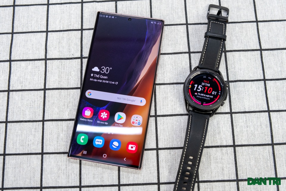 Mở hộp Galaxy Watch 3, so sánh cùng đối thủ Apple Watch - 1 Mở hộp Galaxy Watch 3, so sánh cùng đối thủ Apple Watch - 1